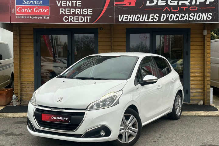 PEUGEOT 208